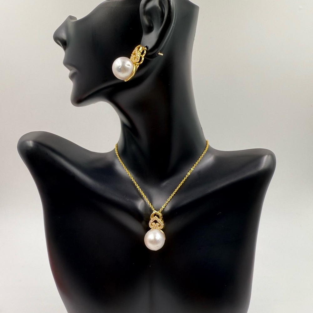 Elegant Gold and White Pearl Jewelry Set